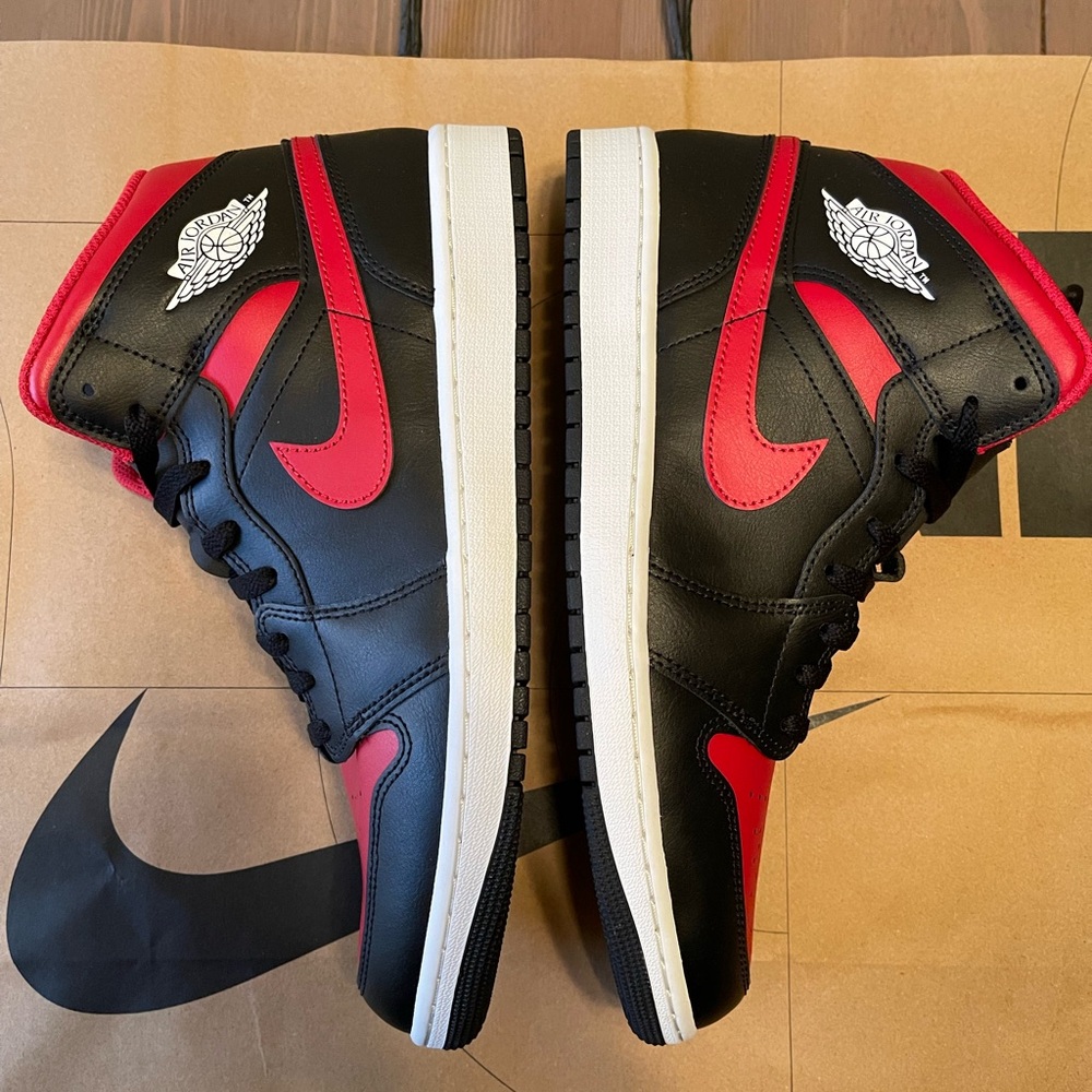 Air Jordan 1 Mid - Black, Summit White, Varsity Red - Size 12 - Picture 7 of 11